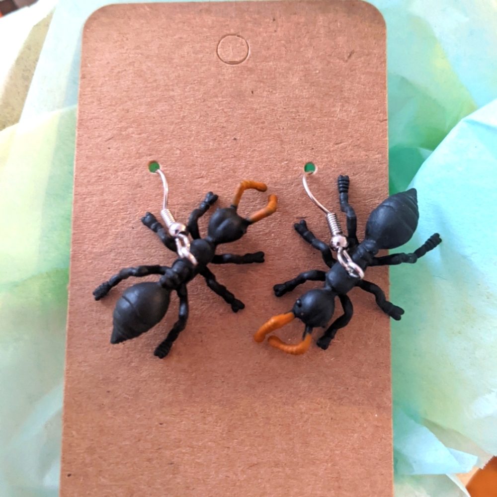 Ant earrings